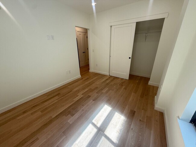 Foto del edificio - Brand new units 0-1 bedroom