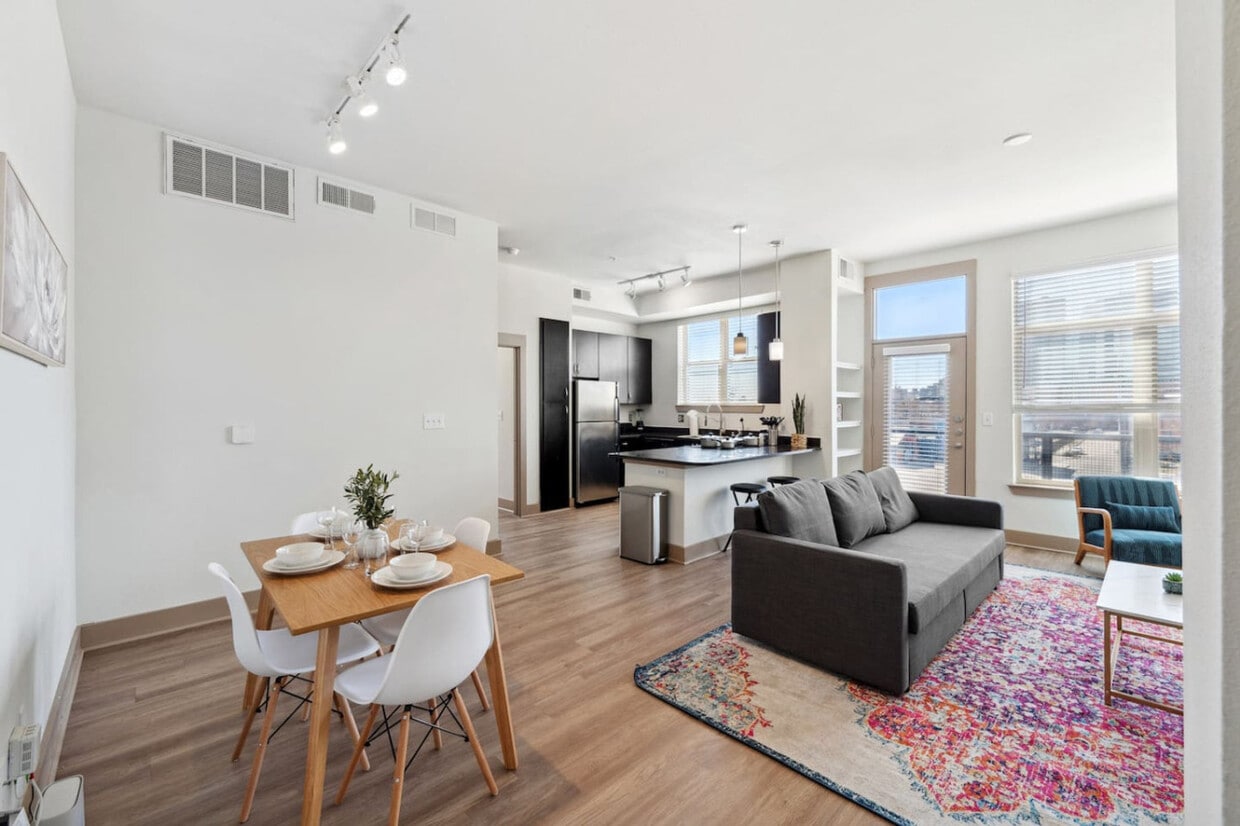 Primary Photo - 264 N Walton St