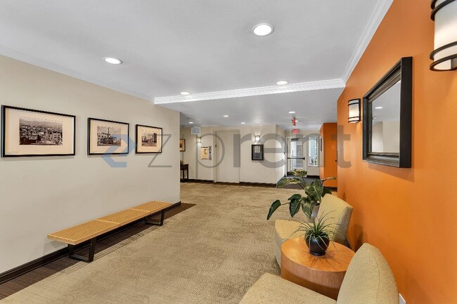 Building Photo - Unit 121
