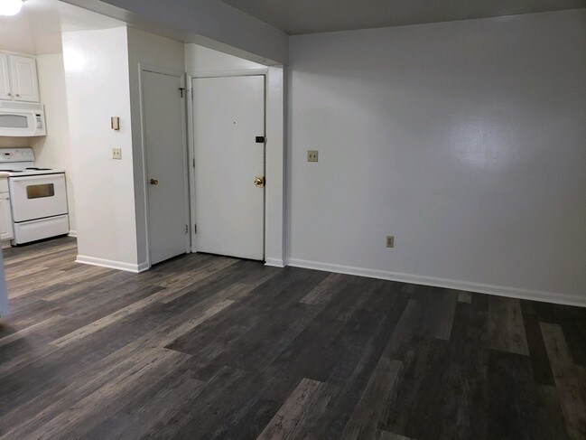 Foto del edificio - 302-301 Broce Dr