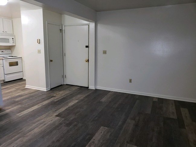 Building Photo - 302-301 Broce Dr