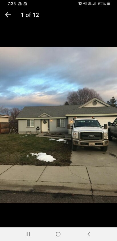 Foto principal - 1700 N Iowa St