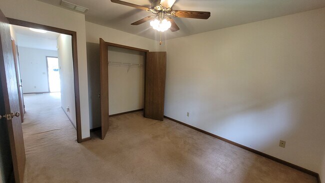 Building Photo - 240 N School St