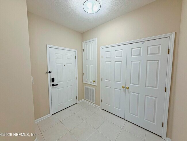 Foto del edificio - 7801 Point Meadows Dr