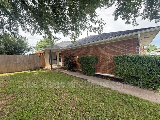 Foto del edificio - 8308 NW 8th St