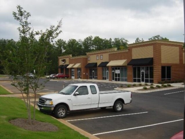 Building Photo - 427 Xenia St SE