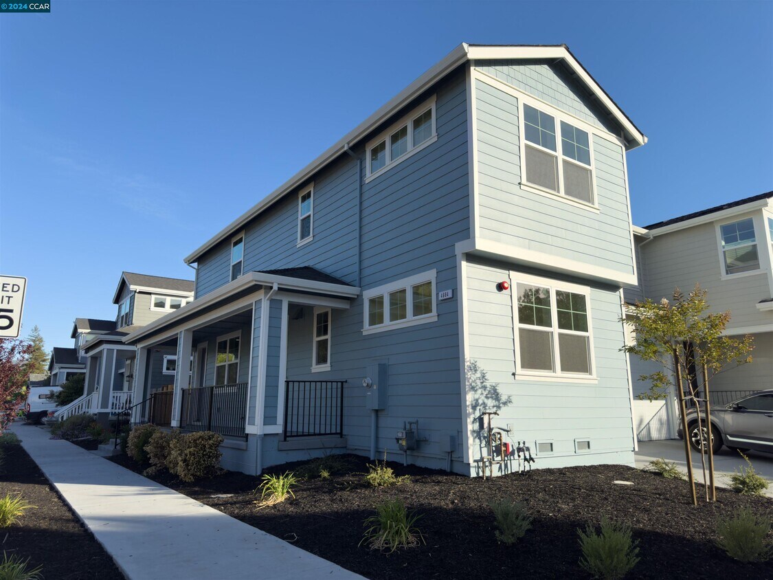 Foto principal - 4684 Prospect Ave