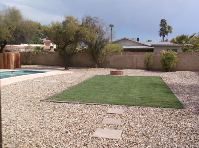 Building Photo - 5-Bedroom Tempe Home with Private Pool, Turf Backyard, & Garage