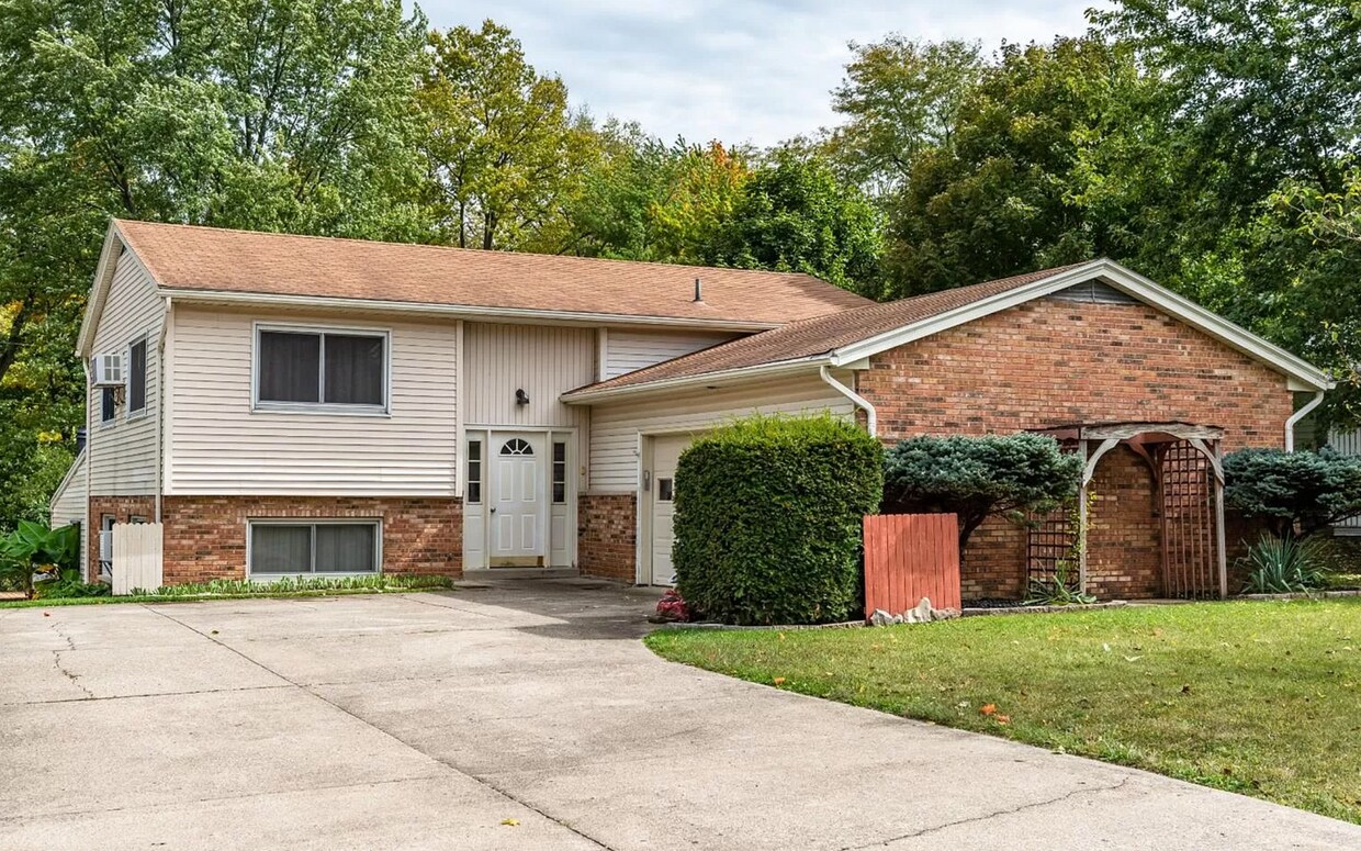 145 Wyndcrest Ct Unit A, Monroe, OH 45050 Condo for Rent in Monroe