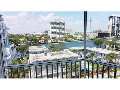 Foto principal - 720 Bayshore Dr