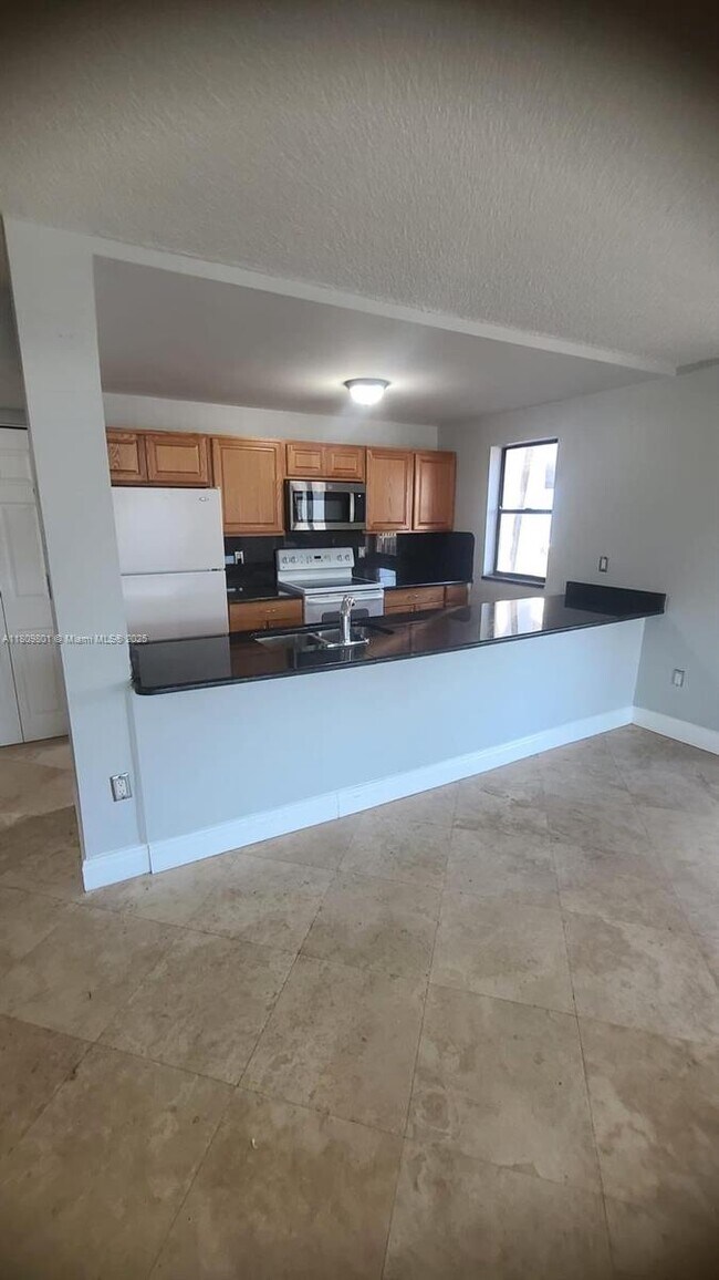 Foto del edificio - 16220 NW 2nd Ave