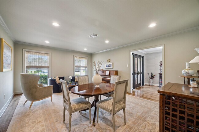 Foto del edificio - 6159 Meadow Lake Ln