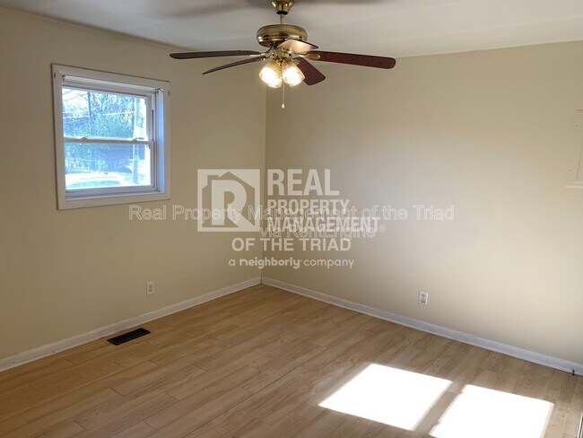 Foto del edificio - 903 E Bragg St