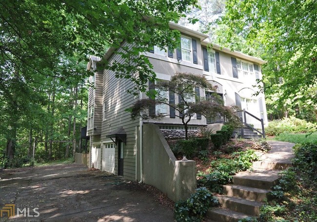 Building Photo - 440 Longwood Ct