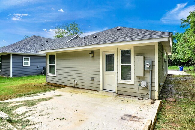 Building Photo - 725 E Crawford St