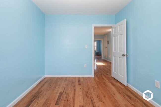 Foto del edificio - 3 bedroom in BROOKLYN NY 11203