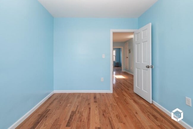 Building Photo - 3 bedroom in BROOKLYN NY 11203