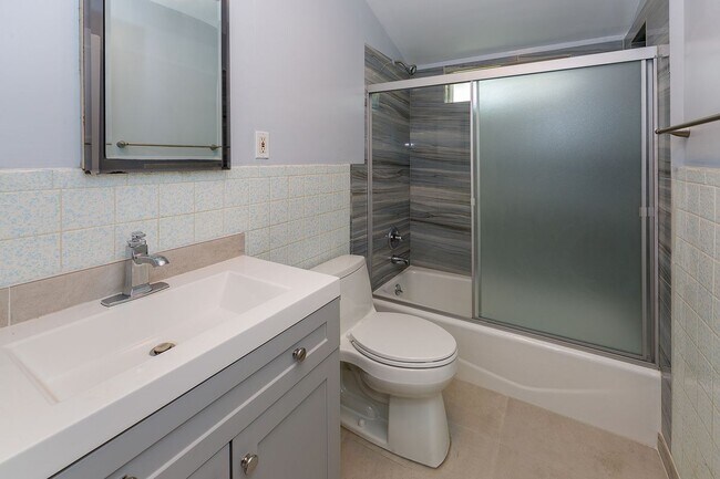 Foto del edificio - 5202 Woodman Ave