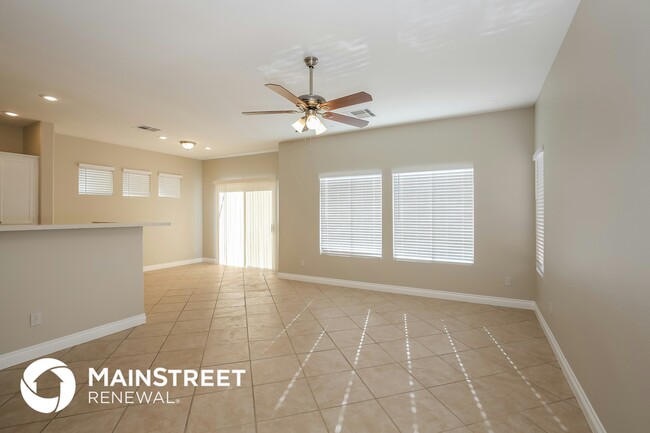 Foto del edificio - 1155 Maple Pines Ave