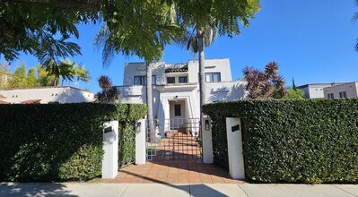 Building Photo - 900 Havenhurst Dr