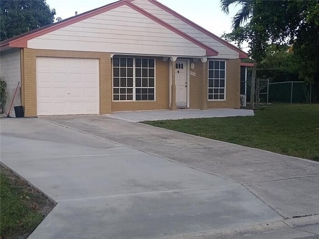 Building Photo - 9024 Carma Dr