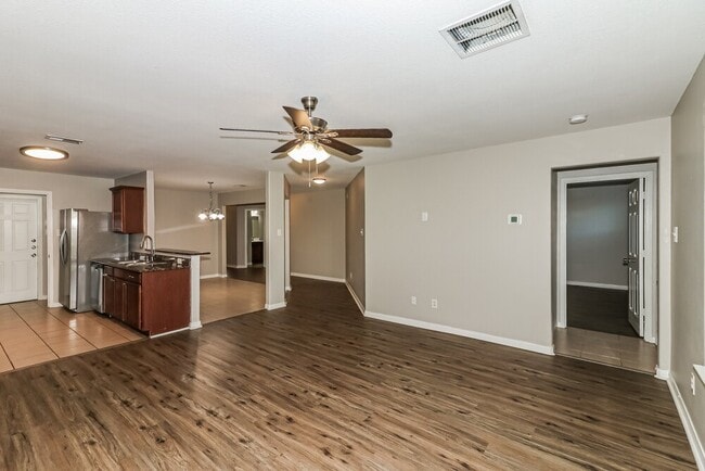 Building Photo - 2131 Golden Topaz Dr