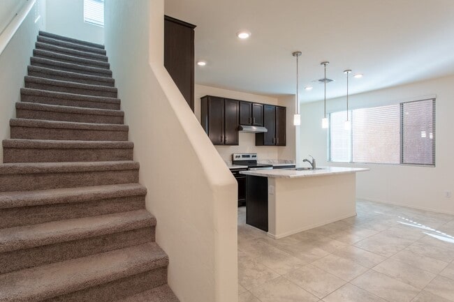 Building Photo - New 4 bedroom 2.5 bath