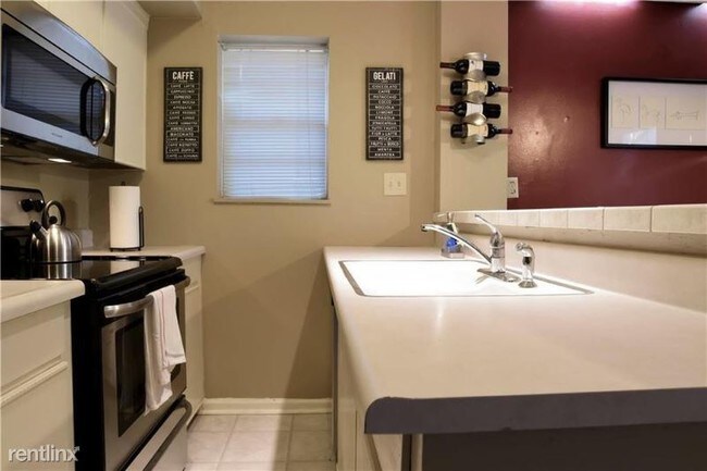 Foto del edificio - 2 br, 2 bath Condo - 4333 Oak St
