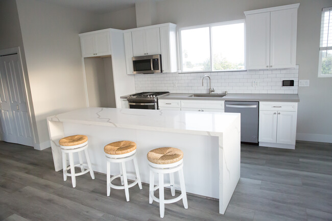 Toda la cocina nueva - 3468 Clairemont Mesa Blvd