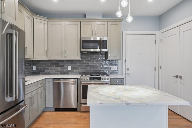 Building Photo - 106 Montgomery St