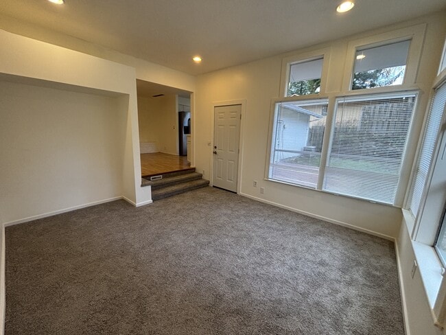 Building Photo - 3215 SW Doschdale Dr