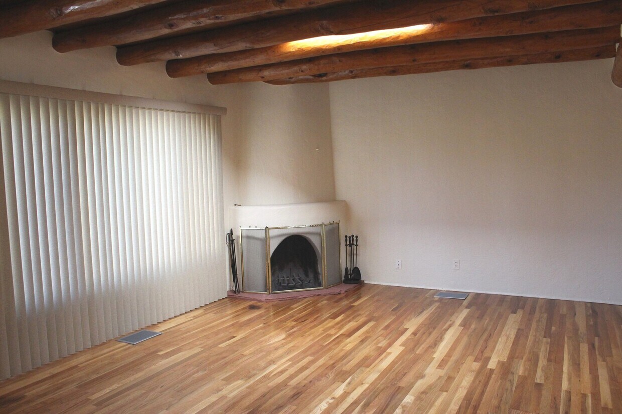 Primary Photo - Great Location. Beautifully refinished Har...
