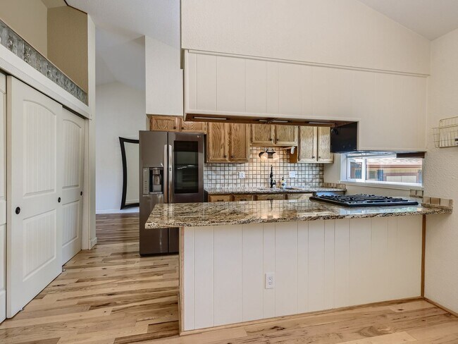 Building Photo - Charming 4 Bedroom 2.5 Bath in Lakewood!