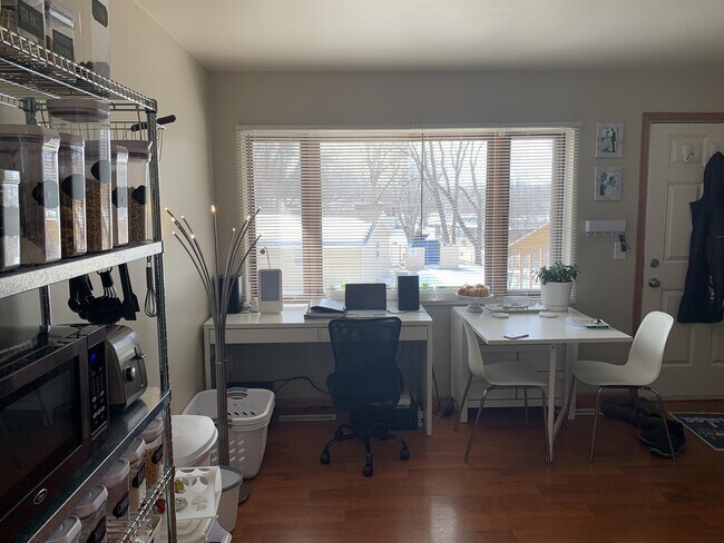 Foto del edificio - 12820 DuPont Ave S