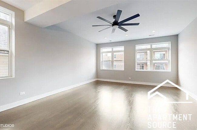 Building Photo - 3253 N Elston Ave
