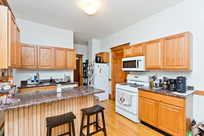 Foto del edificio - 2139 N Oakley Ave