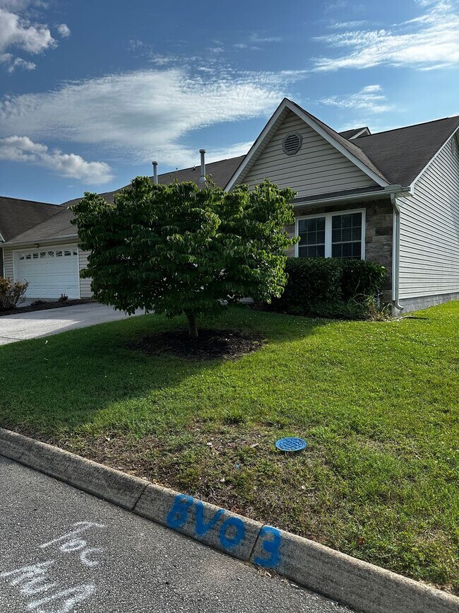 Building Photo - 1643 Wood Song Ln