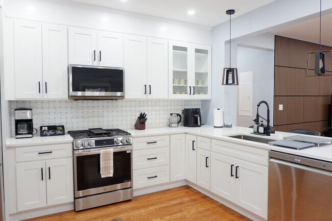 Building Photo - 11 Ashmont St