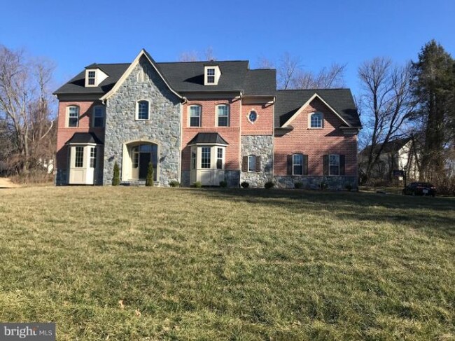 Building Photo - 1267 Kenmore Dr