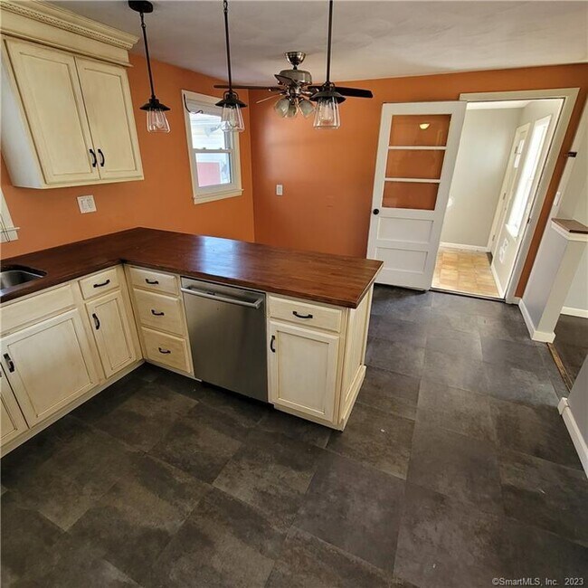 Building Photo - 189 Windsorville Rd