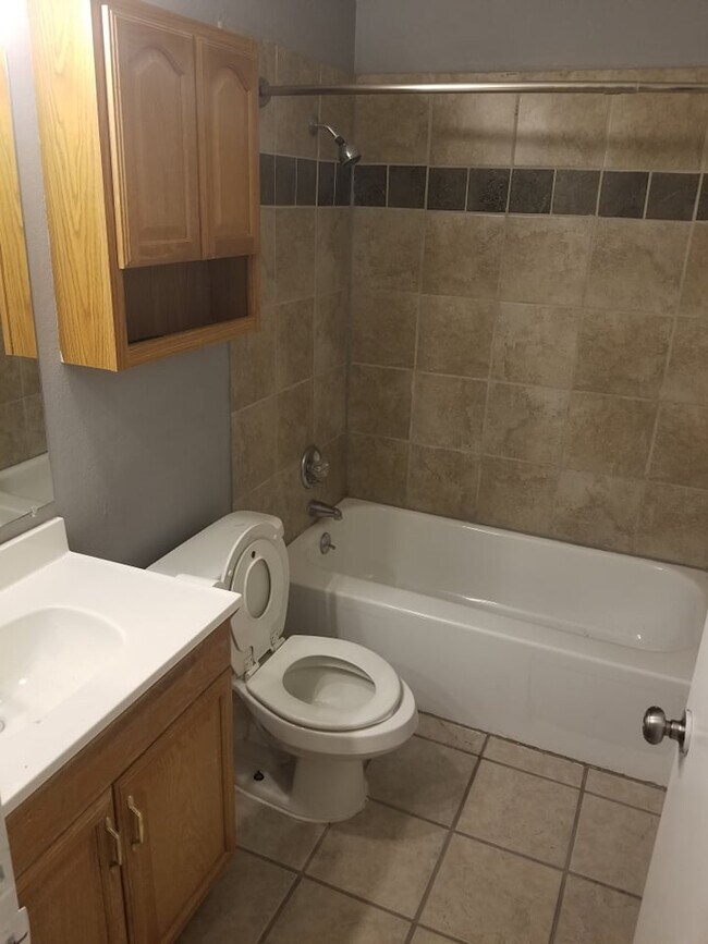 Foto del edificio - 8783 Yukon St
