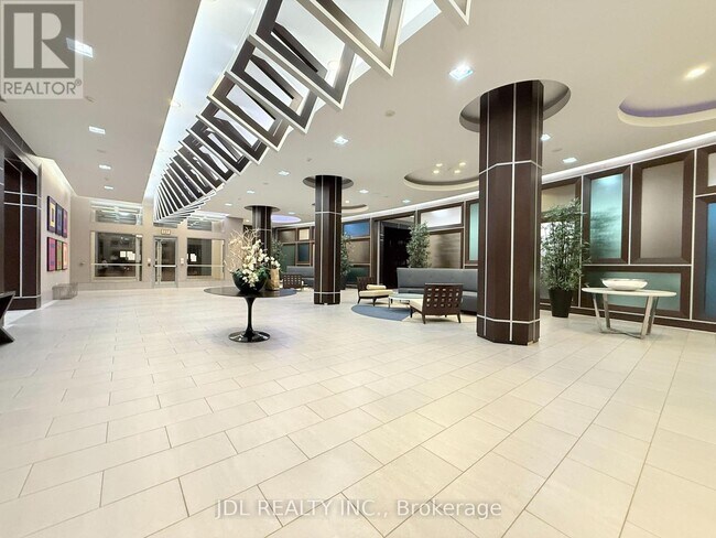 Photo du bâtiment - 5793-5793 Yonge St