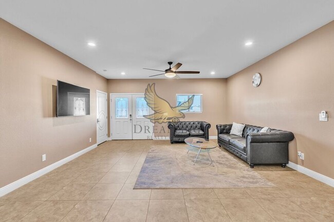 Foto del edificio - 4615 E St Louis Ave