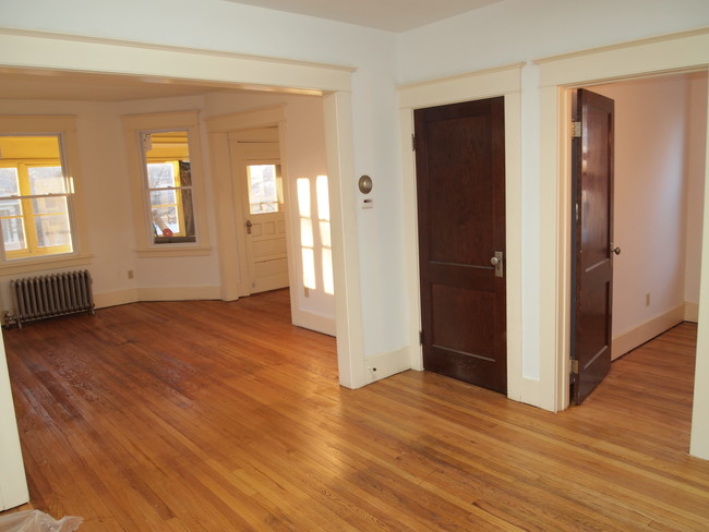Building Photo - 252 Elm St