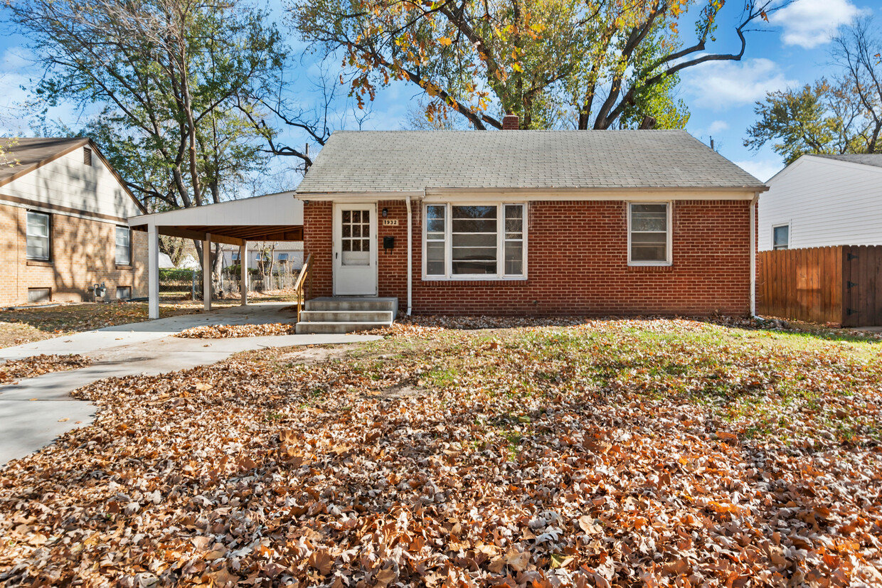 Primary Photo - 1932 S Parkwood Ln