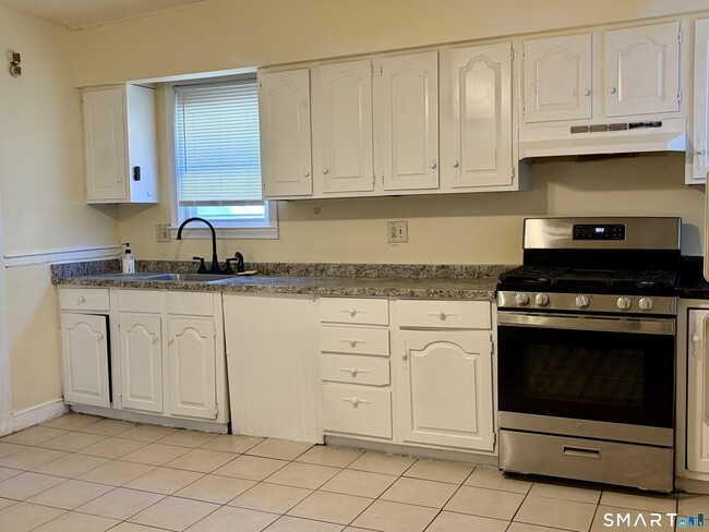 Building Photo - 162 Gilbert Ave