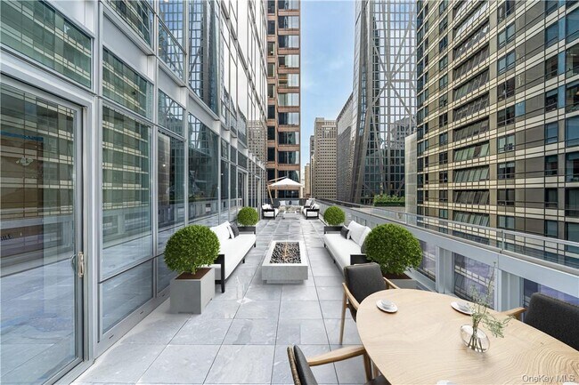 Foto del edificio - 18 W 53rd St