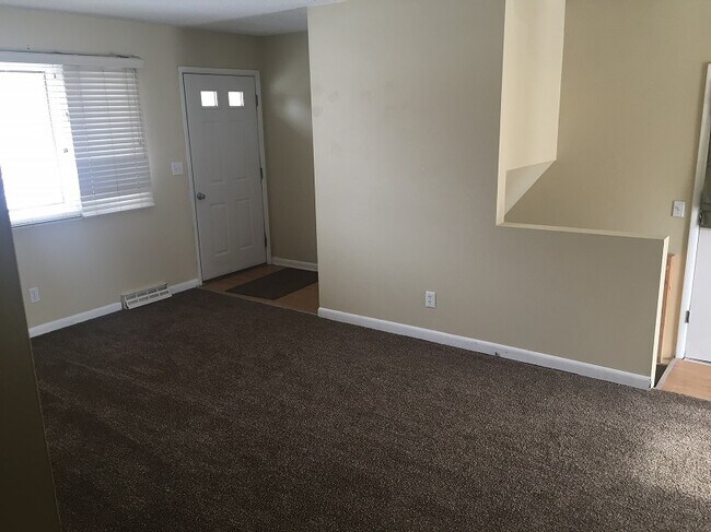 Building Photo - 1611 Crosby Ln