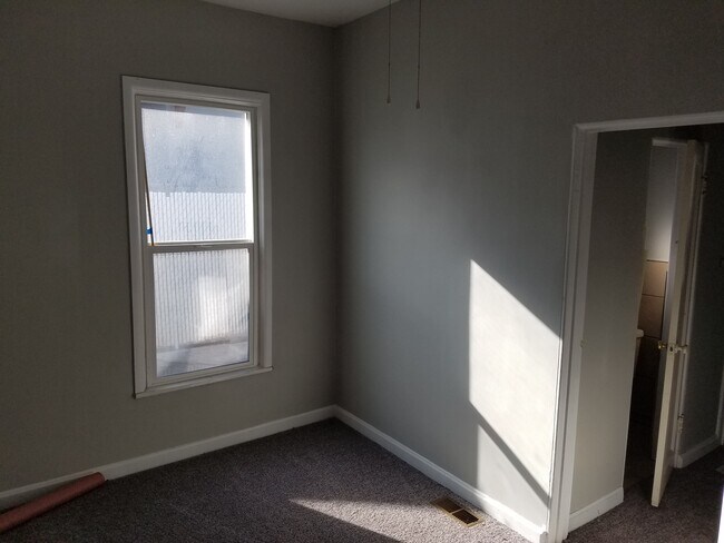Building Photo - 388 Oak St