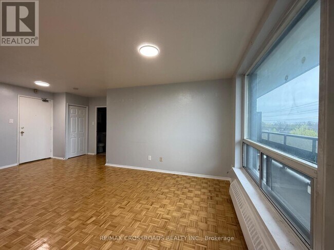 Building Photo - 363 Lakeshore Rd E